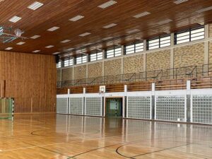 Be- und Entlüftung an schwer erreichbaren Stellen mit Fieger Lamellenfenster - Sporthalle des Carl-Bosch-Gymnasium Ludwigshafen, Deutschland