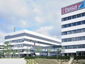 Bei TESA Hamburg, Deutschland steigern FIEGER Lamellenfenster durch den AirTec-Effekt die Energieeffizienz im Gebäude