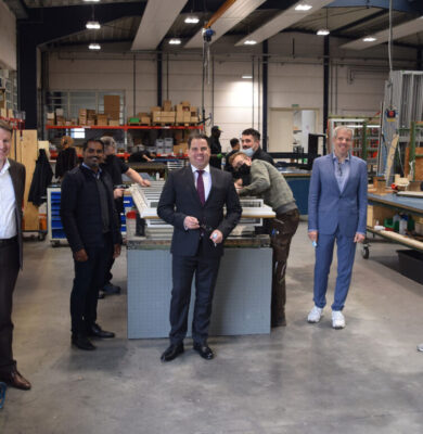 Der Birkenauer Bürgermeister Milan Mapplassary, Landrat Christian Engelhardt auf Besuch bei Dirk Polte - Geschäftsführer von Fieger Lamellenfenster in Birkenau Odenwald